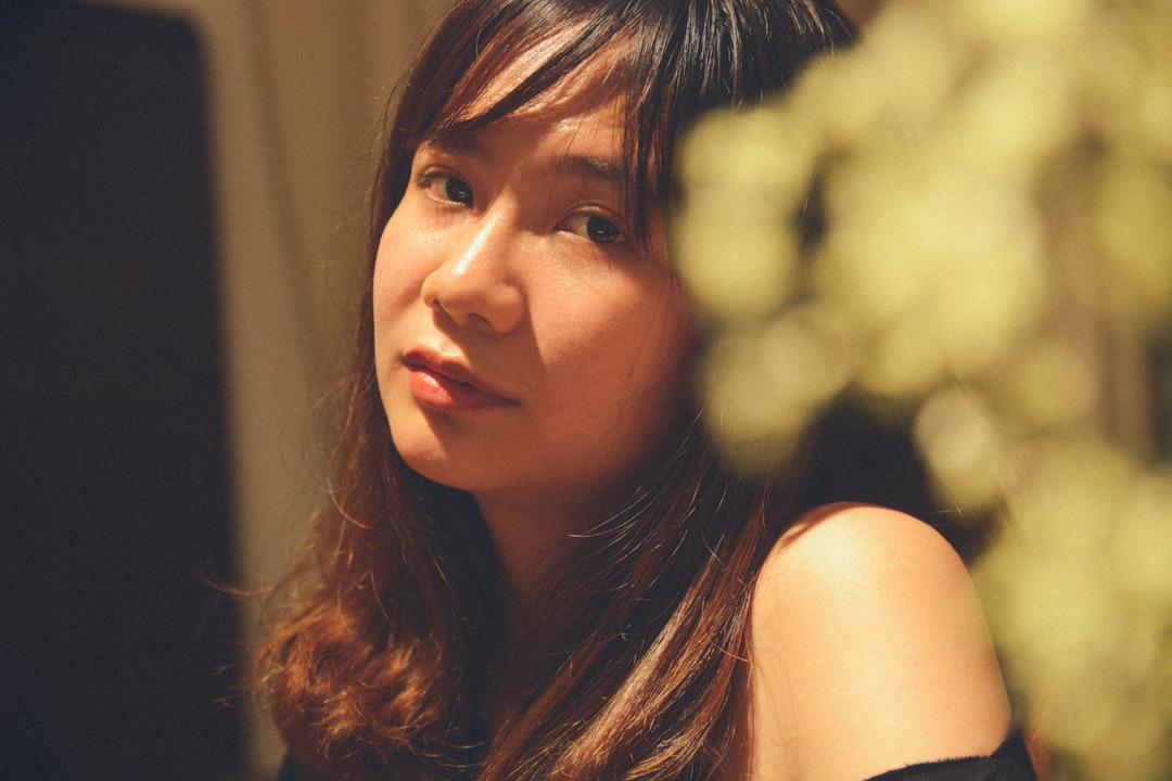 women's face close-up photography